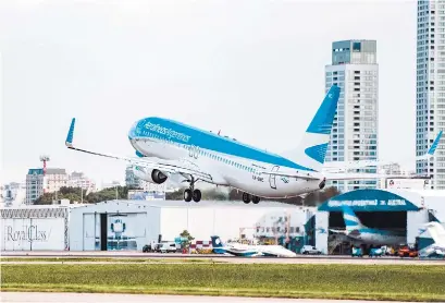  ?? NA ?? Aerolíneas volará desde Ezeiza hasta que terminen de refacciona­r el aeroparque.