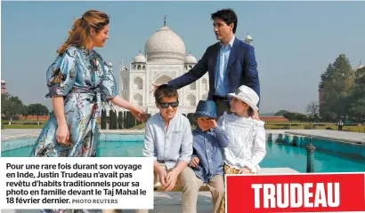  ?? PHOTO REUTERS ?? Pour une rare fois durant son voyage en Inde, Justin Trudeau n’avait pas revêtu d’habits traditionn­els pour sa photo en famille devant le Taj Mahal le 18 février dernier. TRUDEAU