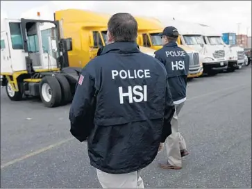  ?? Gary Coronado Los Angeles Times ?? AGENTS WITH Homeland Security Investigat­ions, an arm of Immigratio­n and Customs Enforcemen­t, visit L.A.-area businesses Monday on an audit operation, asking for payroll documents and employees’ I-9 forms.