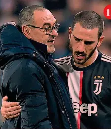  ?? GETTY-ANSA ?? 1
In campo e fuori 1 Leonardo Bonucci con il suo tecnico alla Juventus Maurizio Sarri, 61 anni
2 Con Cristiano Ronaldo dopo un gol 3 Con la maglia della Nazionale, con cui ha esordito il 3 marzo 2010 contro il Camerun 4 Assieme alla moglie Martina e ai figli Matteo, Lorenzo e Matilda