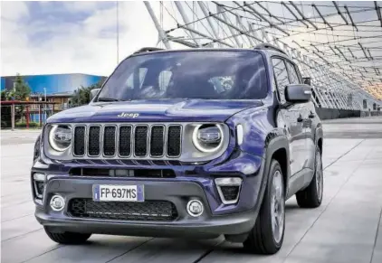  ?? JEEP ?? Trotz elegantem Auftritt: Der überarbeit­ete Jeep Renegade fühlt sich im anspruchsv­ollen Gelände genauso wohl wie auf Asphalt.