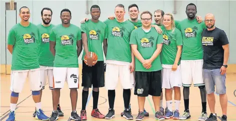  ?? FOTO: TUS/BALLERS ?? „One World – One Team“: Das Motto der Spieler von Ballers Paradise spiegelt die vielen Nationen im Team wieder.