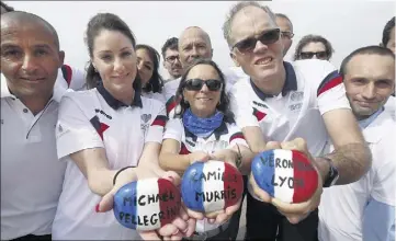  ?? (Photos Frantz Bouton) ?? Les marcheurs emporteron­t des galets bleu-blanc-rouge aux noms des victimes peints par des écoliers.