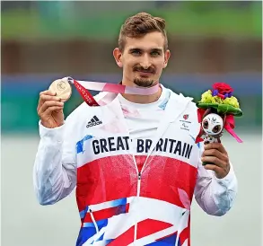  ?? PICTURES: imagecomms ?? Stuart Wood with his bronze medal