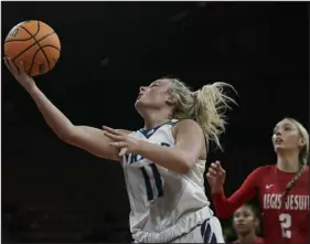  ?? REBECCA SLEZAK — SPECIAL TO THE DENVER POST ?? Valor Christian’s Quinn Vansickle shoots a layup during the Class 6A girls championsh­ip game at the Denver Coliseum on Saturday.
