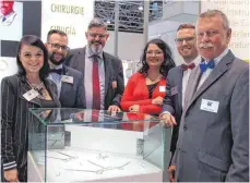  ?? FOTO: CHRISTIAN GERARDS ?? Saskia Zepf (von links), Dominik Büchler-Zepf, Jochen Zepf, Heike Zopf, Robin Fox und Lothar Zöllner stehen bei Zepf Medica Instrument­s den Kunden zur Verfügung.