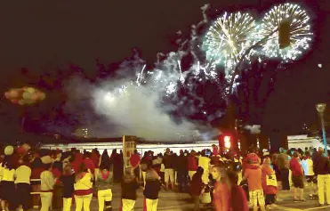  ??  ?? Fireworks at the Citadel park have been lighting up the Pamplona sky every night from as far back as 1595.