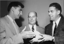  ??  ?? Otto Graham, Cleveland Browns quarterbac­k, right, was on hand to welcome Vito “Babe” Parilli to Cleveland in 1956.