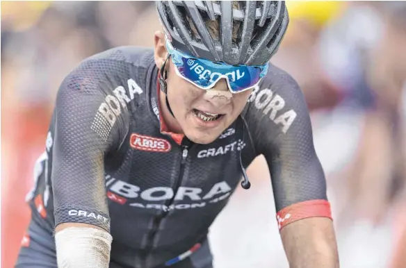 ?? FOTOS: IMAGO/DPA ?? Dominik Nerz schwer gezeichnet bei der Tour de France 2015, die er auf der 11. Etappe beenden musste.