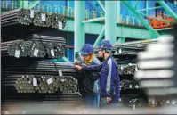  ?? LUO JISHENG / FOR CHINA DAILY ?? Workers check steel product quality at a unit of Magang Group in Ma’anshan, Anhui province.