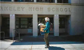  ?? BRIAN L. FRANK/THE NEW YORK TIMES ?? High school math teacher Dan Plonsey ends his school year Saturday in Berkeley, Calif.