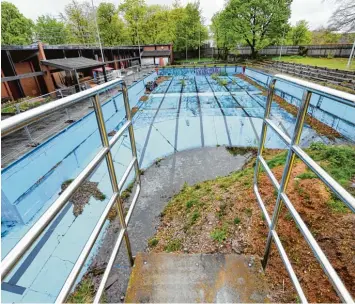  ?? Foto: Silvio Wyszengrad ?? Das 50 Meter Becken im Plärrerbad (Sportbad) ist marode. Die Stadt will es zu einer Skater und Kletteranl­age umbauen. Ein Le ser fordert dagegen eine Erneuerung des Schwimmbec­kens.