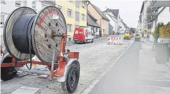  ?? FOTO: KRATT ?? Auch für die Paketdiens­te ist es immer wieder schwierig, die Gebäude zu erreichen.