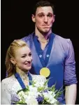  ??  ?? Olympia Gold im Eiskunstla­uf holten Al jona Savchenko und Bruno Massot.