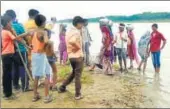  ?? HT PHOTO ?? Villagers travel to the Parbati river teeming with crocodiles every day and at times spend hours shooing them away.