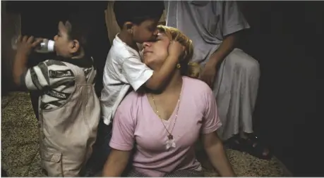  ??  ?? Rechtsonde­r:25 juni 2011Ayat is bekeerd tot het Salafisme en bezoekt familie die het Soefisme aanhangt.