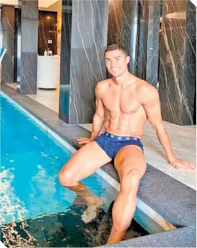  ?? FOTO: @Cristiano ?? El delantero de la Juventus ha sido tachado de arrogante e irrespetuo­so por su actitud. /