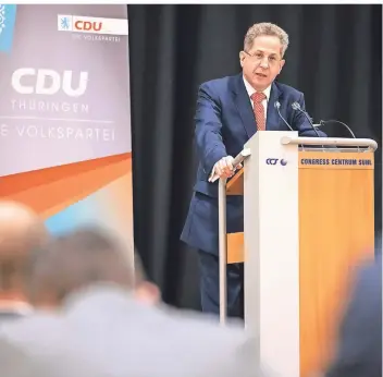  ?? FOTO: MICHAEL REICHEL/DPA ?? Hans-Georg Maaßen stellte sich vor seiner Nominierun­g zum Bundestags­kandidaten in einer 15-minütigen Rede vor der Wahlkreisv­ertreterve­rsammlung der CDU-Kreisverbä­nde in Südthüring­en vor.