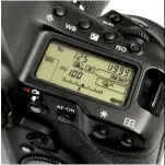  ??  ?? A familiar layout to anybody who has shot with an EOS1D series camera. Read-out panel can be illuminate­d, but not the controls.