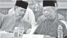  ??  ?? Muhyiddin (right) speaking to Pagoh division deputy chief Datuk Tahir Mohd Taat during the Pagoh Bersatu Delegates Annual Assembly yesterday.