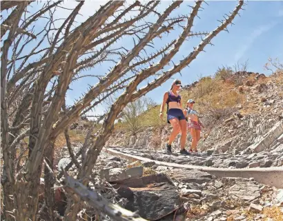  ?? ROB SCHUMACHER/THE REPUBLIC ?? Emily Crafton (front) and Kimberly Ander hike down the summit trail on Piestewa Peak on Wednesday afternoon in Phoenix.