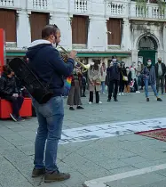  ??  ?? Fermi da mesi L’ultima protesta dei musicisti a Venezia
