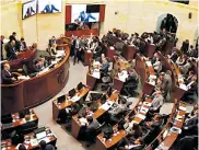  ??  ?? El fondo de previsión social del Congreso decidió suspender el pago de la pensión, lo que motivó el litigio jurídico.