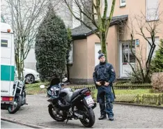  ?? Foto: Marcel Kusch, dpa ?? In diesem Reihenhaus in Herne fand die Polizei die Leiche eines neunjährig­en Buben. Sein 19 jähriger Nachbar soll ihn getötet haben.