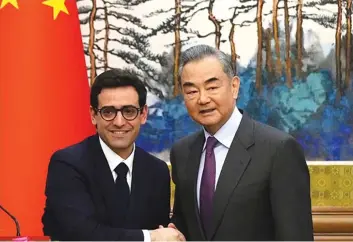  ?? DR ?? Chefe da diplomacia Wang Yi aprecia a cooperação multilater­al com homólogo francês