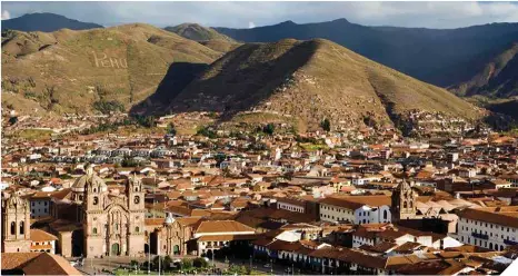  ??  ?? A la izquierda, la actual Cuzco, en la vertiente oriental de la cordillera de los Andes.