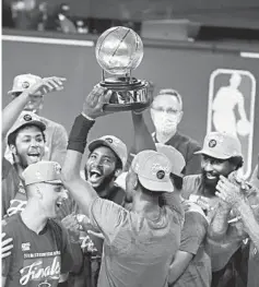  ?? KEVIN C. COX/GETTY ?? The Heat celebrate after winning the Eastern Conference finals Sunday.