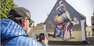  ?? ?? Niklas rekommende­rar att man bokar en guidad tur om street art i Ålborg.