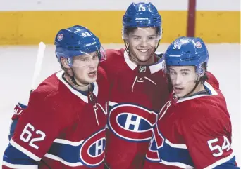  ??  ?? Jesperi Kotkaniemi, que l’on voit ici flanqué d’Artturi Lehkonen et de Charles Hudon, devrait amorcer la saison dans la Ligue nationale. - Archives