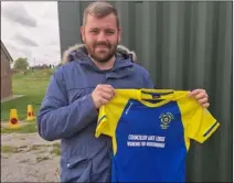  ?? ?? DEAL SIGNED: Coun Jake Lodge, who represents the Worsbrough ward, has stepped forward to help sponsor a football club – Dale Juniors’ under-12 team. He said: “I’m honoured to help sponsor Dale Juniors as they offer a huge amount to local kids in Worsbrough and allow them to access truly grassroots football.”