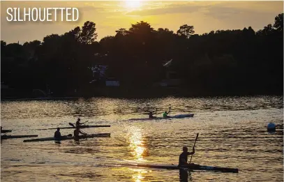  ?? Picture: EPA-EFE ?? Canoeists paddle in the early morning at Emmarentia Dam in Johannesbu­rg. The dam is popular with canoeists and is a favourite training location for paddlers who compete in the country’s river canoe races.