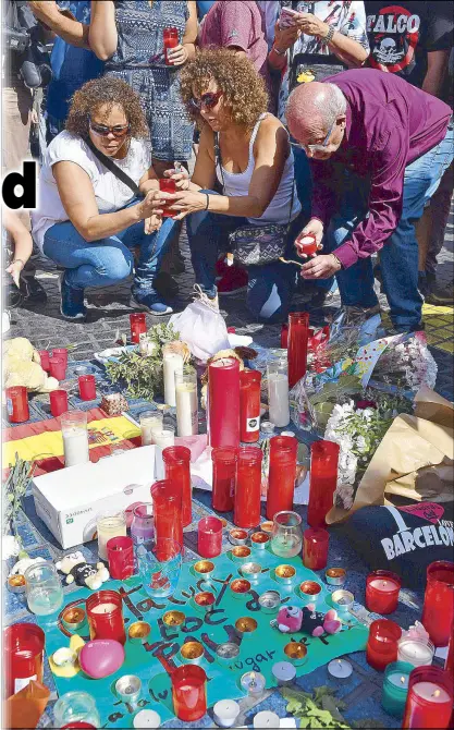  ?? AFP ?? People pay tribute to the victims of the Barcelona terror attack in Spain yesterday.