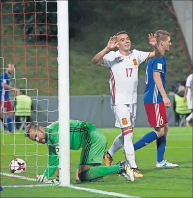  ??  ?? DOBLETE. Iago Aspas anotó dos goles y dio una asistencia en la goleada 0-8 de España en Liechtenst­ein.