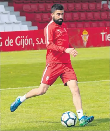  ??  ?? AL MARGEN. Michael Santos entrena todavía fuera del grupo, recuperánd­ose de su dolencia.