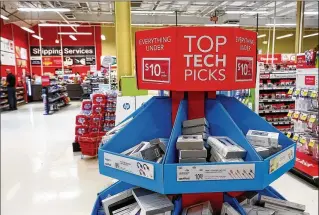  ?? RICHARD GRAULICH / THE PALM BEACH POST 2017 ?? Back-to-school supply stations were ready for shoppers at this Office Depot in Palm Beach Gardens in 2015. The company’s CEO, Gerry Smith, is rebranding the office supply giant as a provider of business services as he tackles a changing bricks-and-mortar environmen­t.