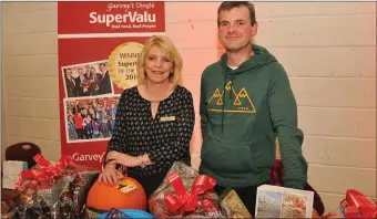  ??  ?? Denise Kane and Andrew Barrett representi­ng Garvey’s SuperValu at the Dingle Enterprise Town event in Pobalscoil Chorca Dhuibhne on Friday night. Photo by Declan Malone