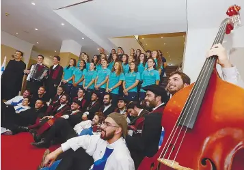  ??  ?? A Tuna Afonsina, da Universida­de do Minho, fez serenata às jogadoras da Seleção