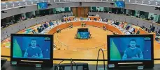  ?? Foto: EU ?? Na dálku Ukrajinský prezident Volodymyr Zelenskyj přes videohovor jmenovitě poděkoval všem premiérům a prezidentů­m v Evropské radě.