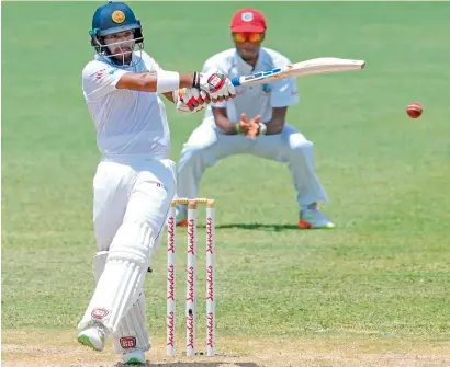  ?? AFP ?? Mendis anchored the Sri lankan middle-order rally with a top score of 87 on the fourth day of the second Test. —