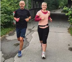  ?? Foto: Oliver Reiser ?? Unser Bild zeigt Benedikt Geh und Barbara Wengenmeir, die zusammen mit Sportre dakteur Oliver Reiser gelaufen sind.