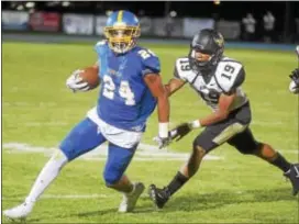  ?? PETE BANNAN — DIGITAL FIRST MEDIA ?? A jersey change made no difference for Springfiel­d running back Ja’Den McKenzie, here wearing the back-up No. 24, as he escapes a Glen Mills tackler Friday. McKenzie accounted for three scores in a 28-8 Springfiel­d win.