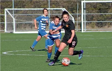  ?? WAIMAK UNITED ?? Waimak United’s Emma Fellowes with the ball against Tasman United at Kendell Park.