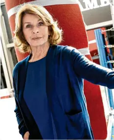  ?? Foto: Britta Pedersen, dpa ?? Senta Berger wurde am 13. Mai 1941 in Wien geboren. Unser Bild zeigt sie im Jahr 2019 bei Dreharbeit­en zum Film „Martha und Tommy“.