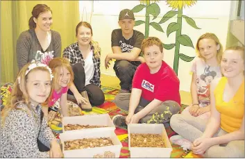  ?? SUBMITTED PHOTO ?? From left, participan­ts Maddy Nichol, Shannon Fuller, volunteer Katrina Eyking, staff Shannon Squarey, volunteer Dylan Parks and participan­ts Angus Donovan, Mya Hogan and Caitlynn Fuller get busy rolling pennies donated to the Clifford Street Youth...