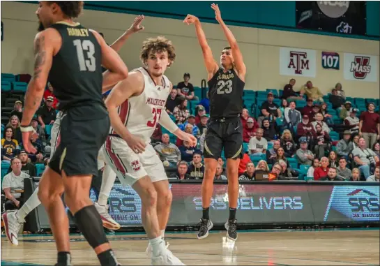  ?? MYRTLE BEACH INVITATION­AL — COURTESY PHOTO ?? Colorado’s Tristan da Silva shoots against Umass on Nov. 7in Myrtle Beach, S.C.