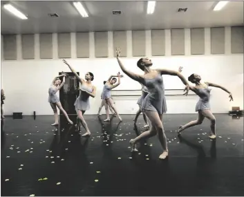  ?? PHOTO FROM BALLET YUMA ?? BALLET YUMA MEMBERS REHEARSE prior to the April 17 performanc­e of “The Seasons and
Other Works.”